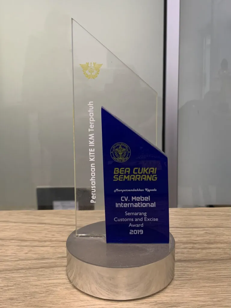 Award trophy received by Mebel International furniture manufacturer from Semarang Customs